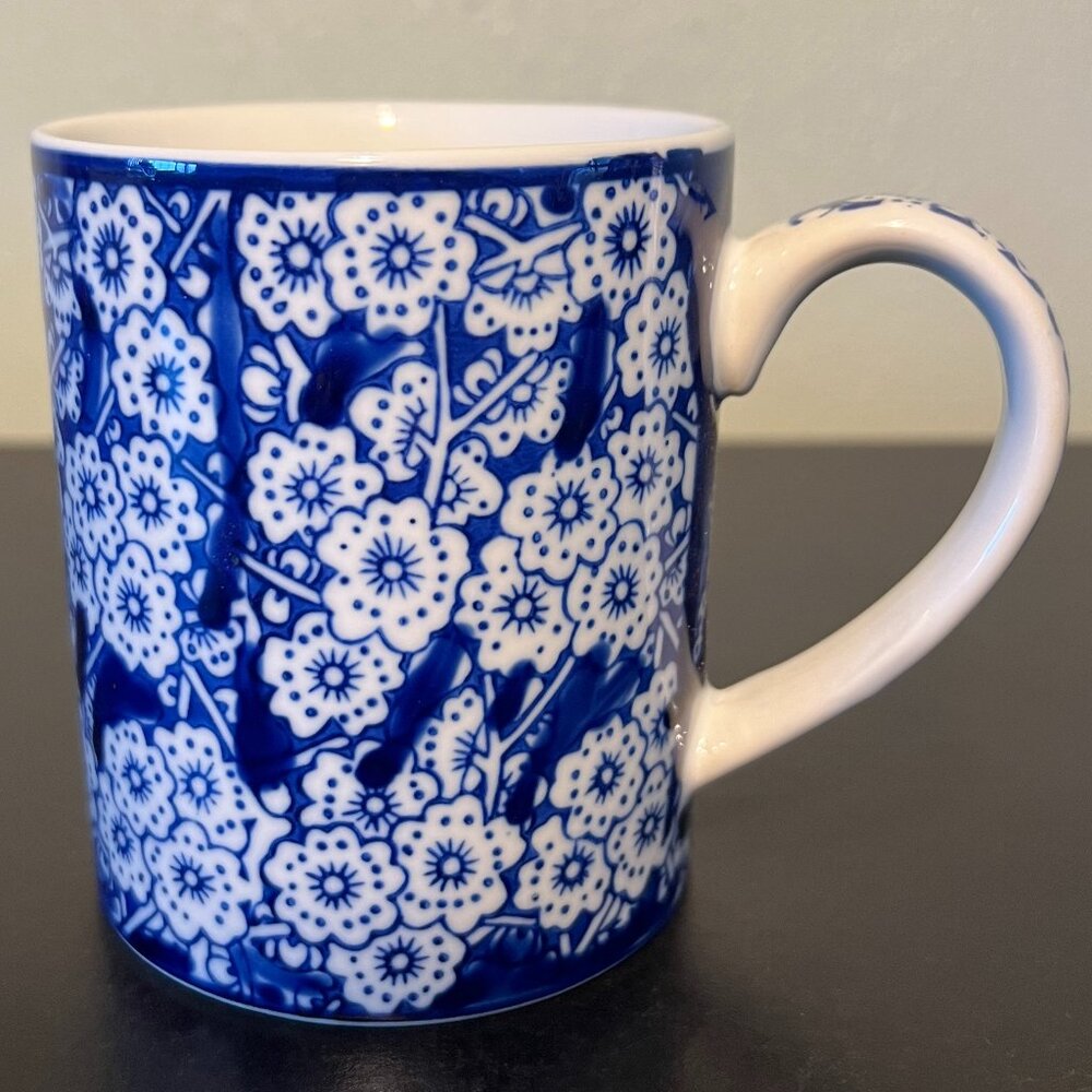 TWO’S COMPANY Floral Chinoiserie Chintz Cobalt Blue White Coffee Cup Mug